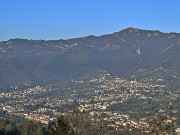 30 Dal Parco del Castello di San Viglio vista verso Canto Alto